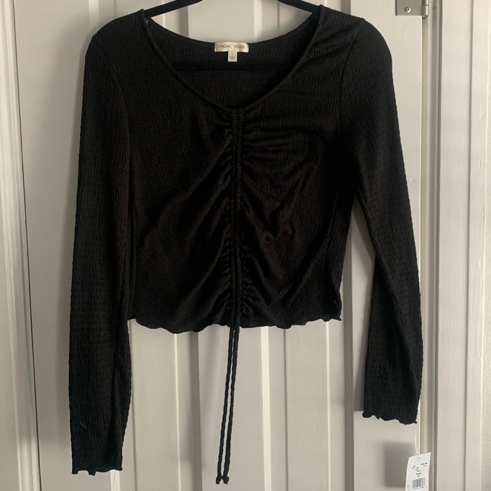 Casual black crop top